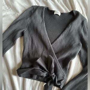 Aritzia Wilfred all tied up sweater in medium